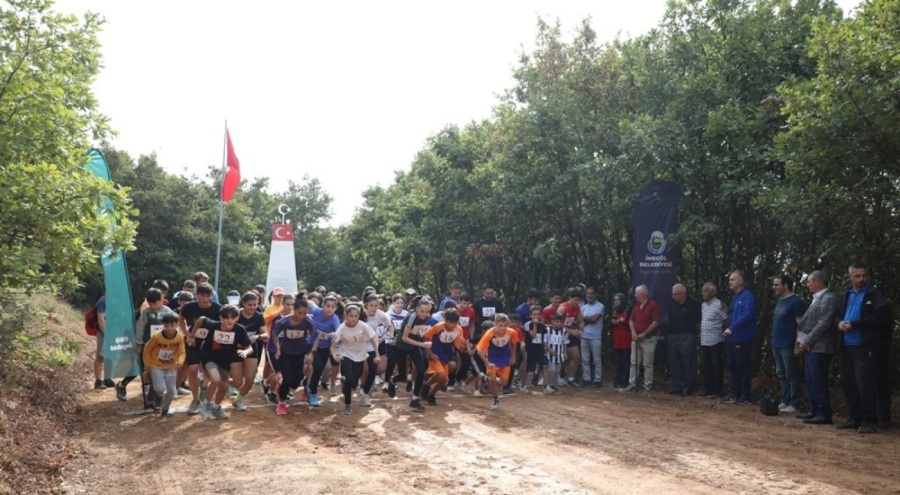 Genci yaşlısı, İnegöl için şehit olanları yürüyerek andı
