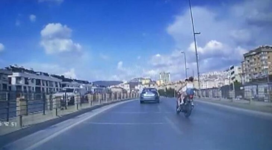 Feci kaza kamerada! Motosiklet sürücüsü can verdi