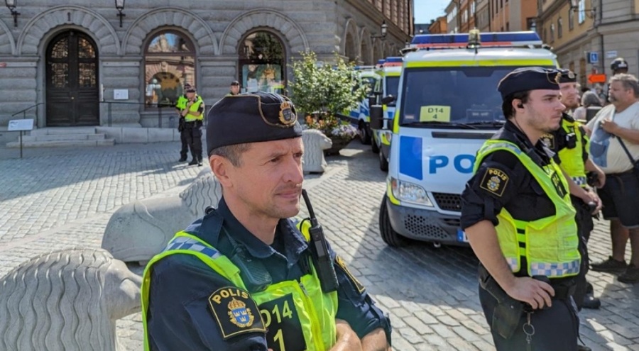 İsveç'te Kur'an-ı Kerim'e saldırıyı engellemeye çalışan kişilere gözaltı!