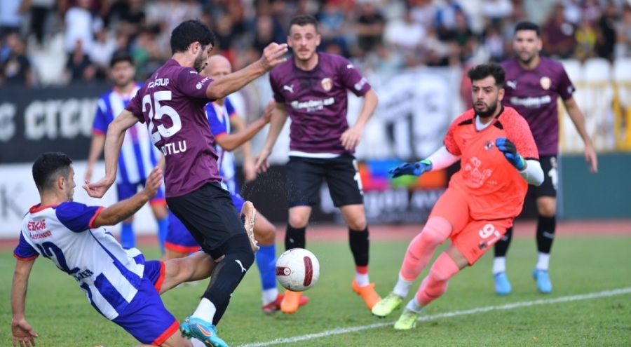 İnegölspor sahasında karşılaştığı Fethiyespor ile berabere kaldı