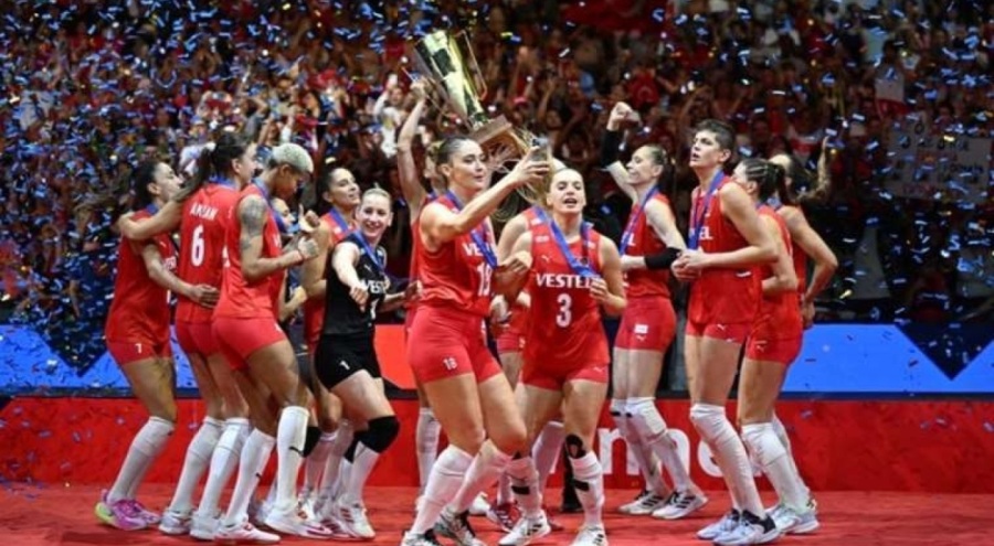 Avrupa şampiyonu Filenin Sultanları yurda döndü