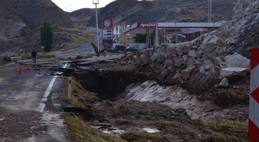 Aksaray'da sel faciası! Kaybolan Asel bebek aranıyor