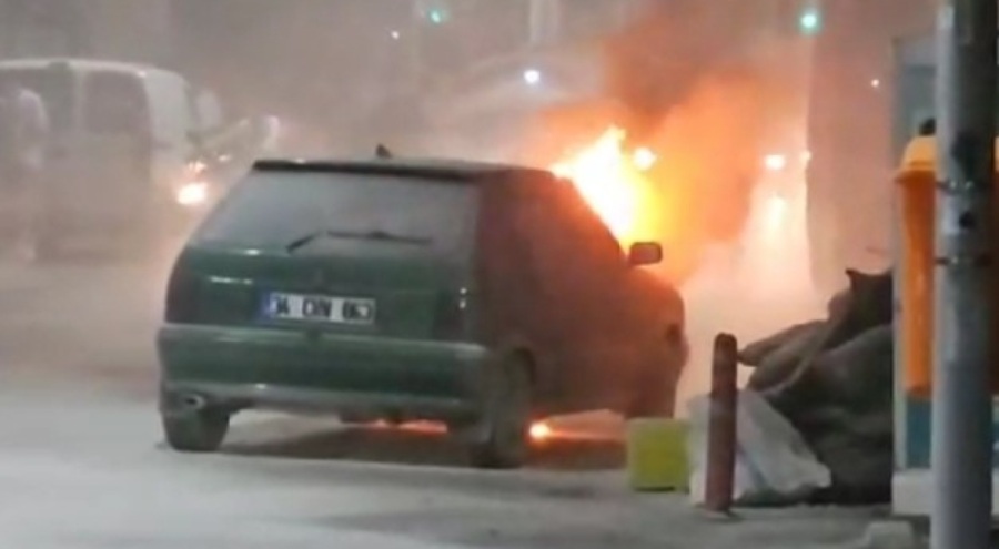 Park halindeki araç alev alev yandı!