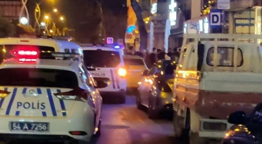 Restoran önünde silahlı kavga çıktı!