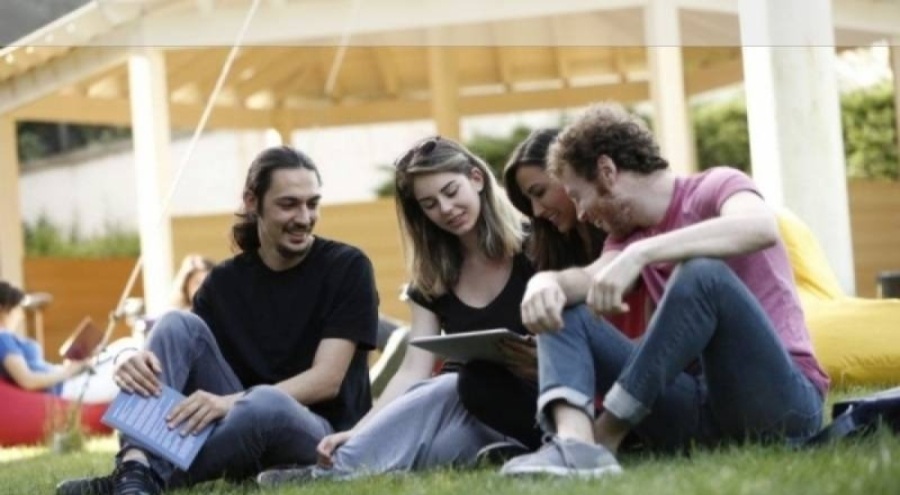 AB ülkelerinde gençler 26 yaşında kendi evlerine çıkıyor