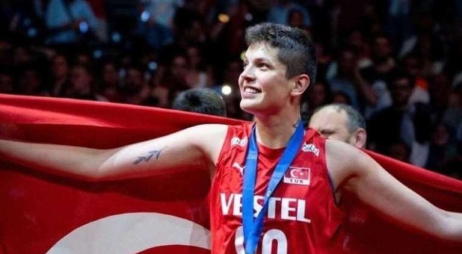 Galatasaray Düşünce Derneği'nden Milli Voleybolcu Ebrar Karakurt'a destek