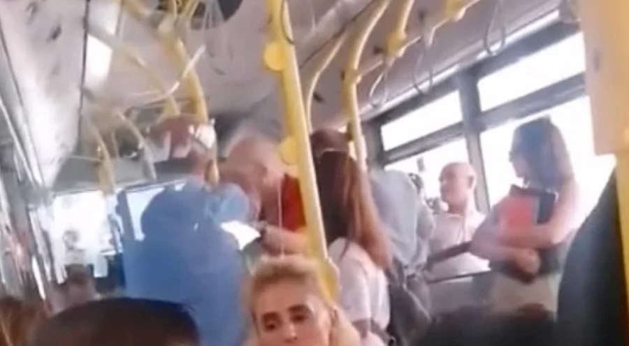 Belediye otobüsünde  "Lezbiyen" krizi!