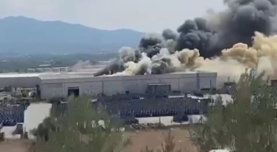 İzmir'de korkutan fabrika yangını! Çok sayıda ekip bölgede