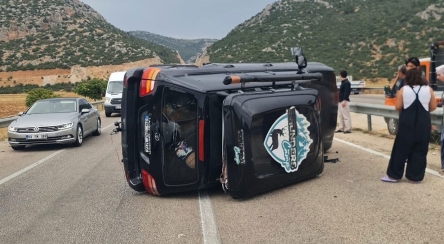 Sümer Ezgü ve ailesi kaza yaptı