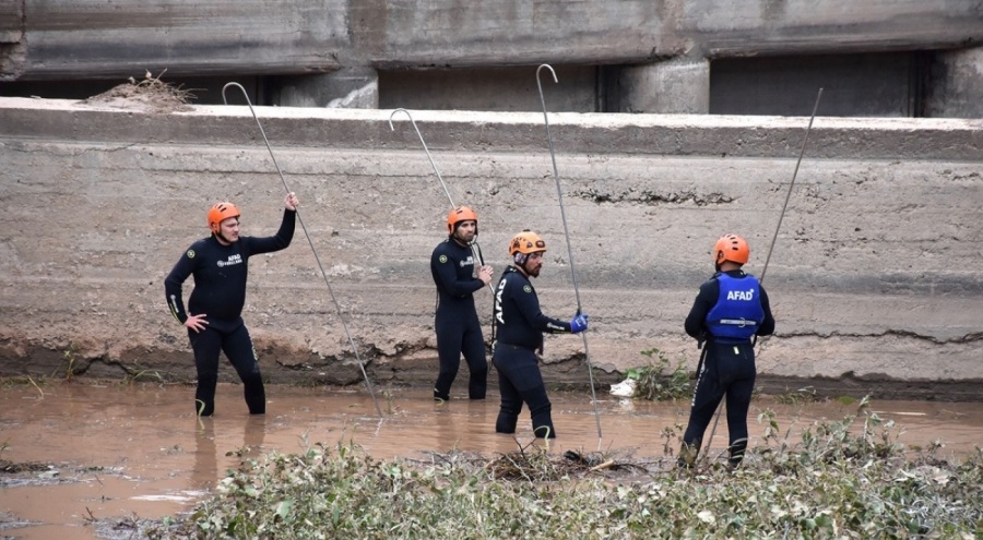 Aksaray'daki selde kaybolan Asel bebeği arama çalışmaları devam ediyor