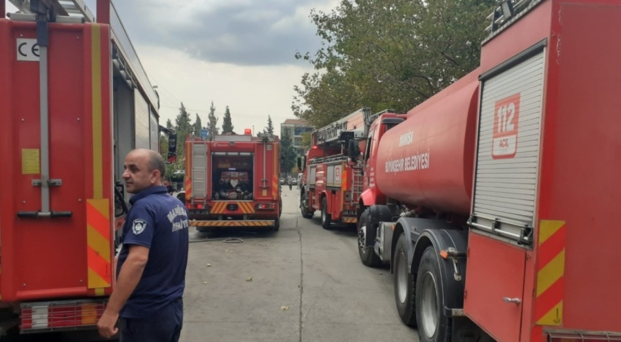 Manisa'da sanayi sitesinde yangın!