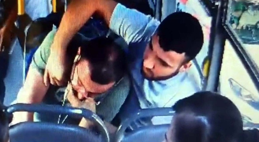 Otobüs şoförü, kalp krizi geçiren yolcuyu hastaneye götürdü