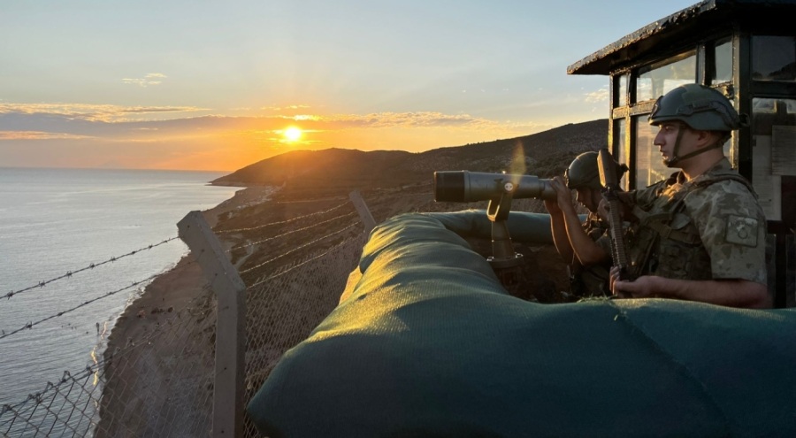 MSB: Yunanistan sınırında 1'i FETÖ üyesi 3 kişi yakalandı