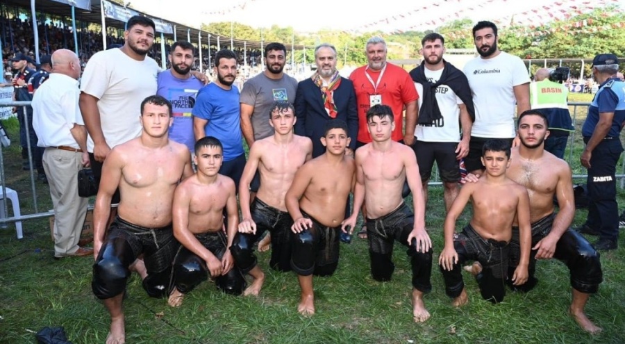 Bursa Büyükşehir Belediyesporlu güreşçiler 7 madalya 2 kupayla döndü