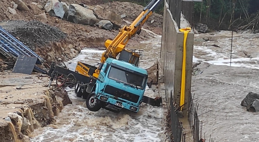 Kırklareli'nde şiddetli yağış hayatı felç etti!