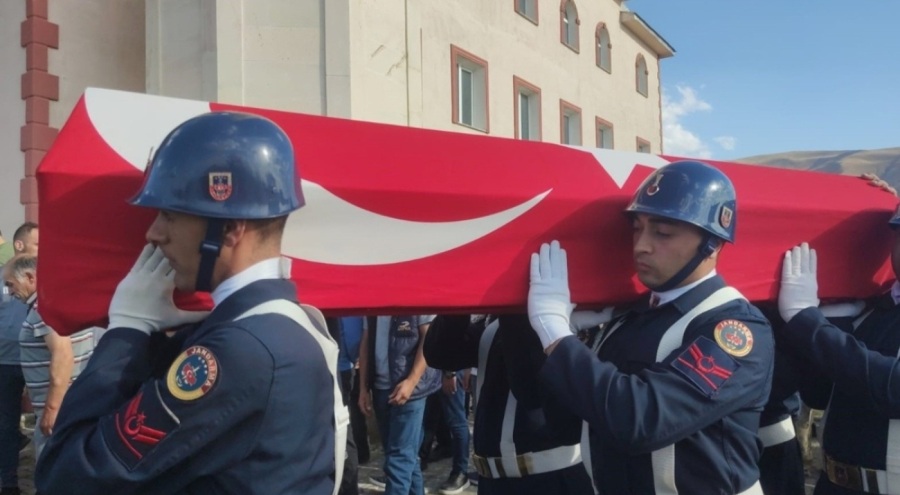 Hakkari Dağlıca'da gazisi son yolculuğuna dualarla uğurlandı