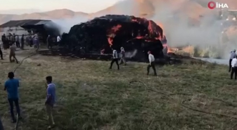 Hakkari'de çıkan yangında 6 bin bağ ot yandı