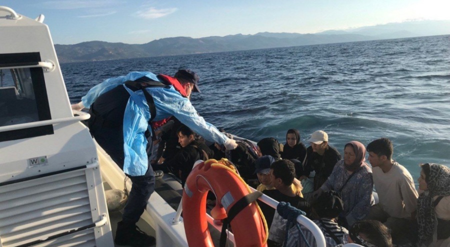 Çanakkale açıklarında 95 düzensiz göçmen kurtarıldı