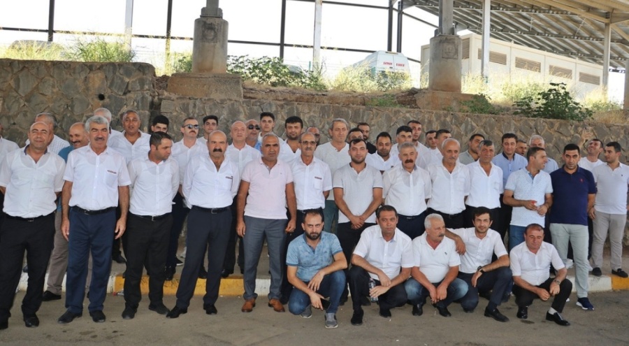 Diyarbakır'da zam talebi kabul edilmeyen otobüs şoförleri kontak kapattı