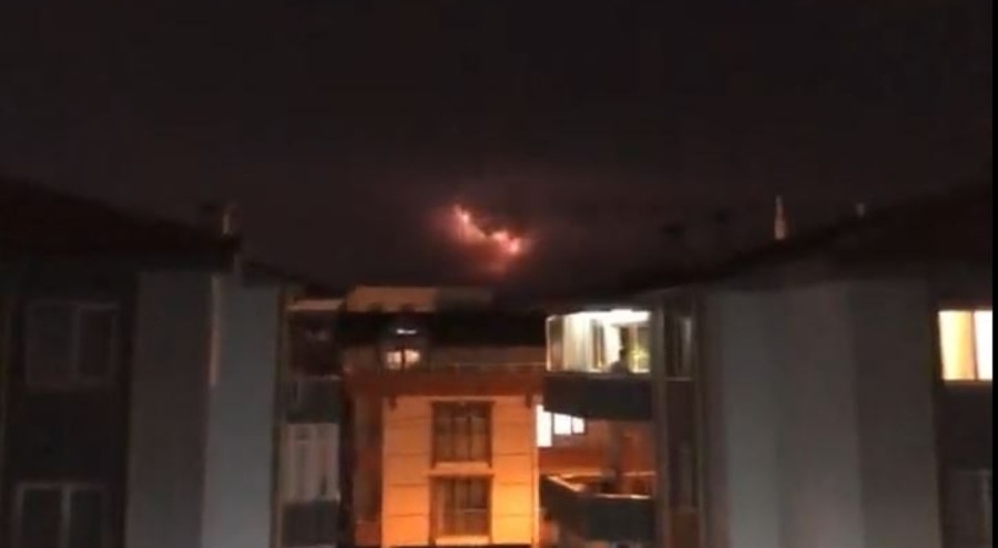 Bursa'da kırmızı şimşek görüntülendi!