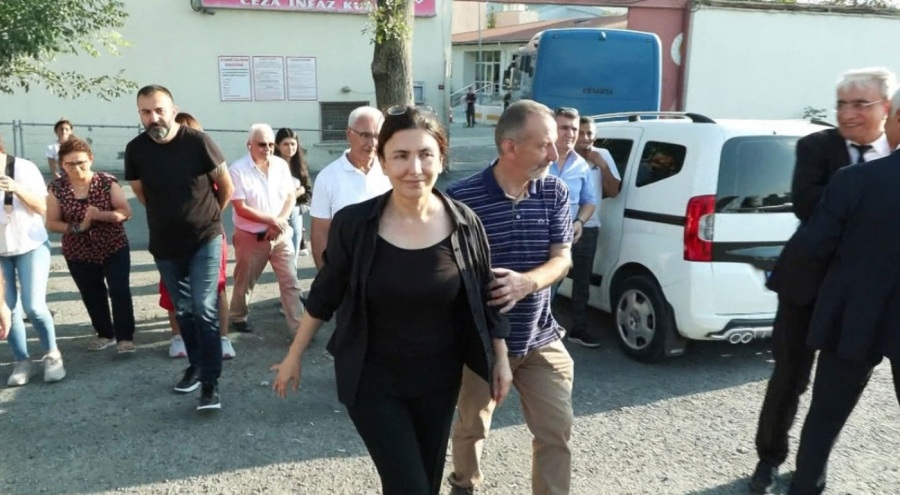 Eski Avcılar Belediye Başkanı Handan Toprak 17 ay sonra tahliye edildi