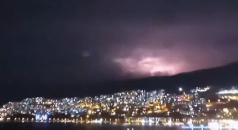 İstanbul'u aydınlatan şimşekler Bursa'dan görüldü