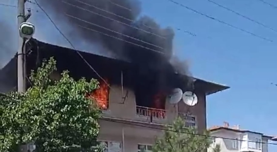 Babası harçlık vermeyince evi ateşe verdi!