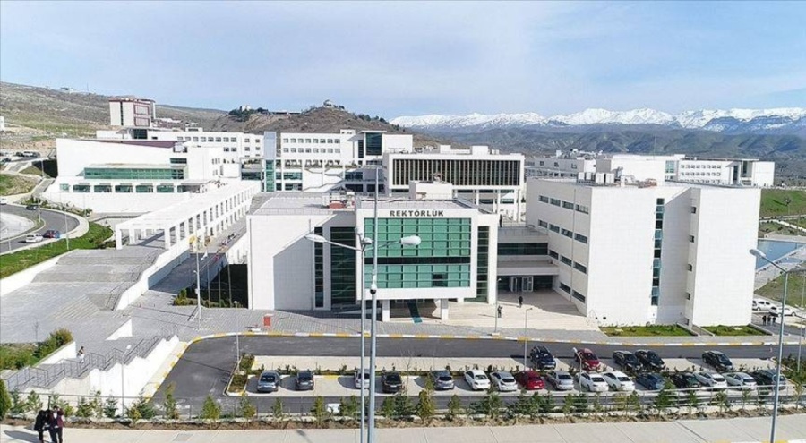 Kendini iki fakülteye dekan atayan  Şırnak Üniversitesi Rektörü, eşini de yüksek lisans öğrencisi yapmış