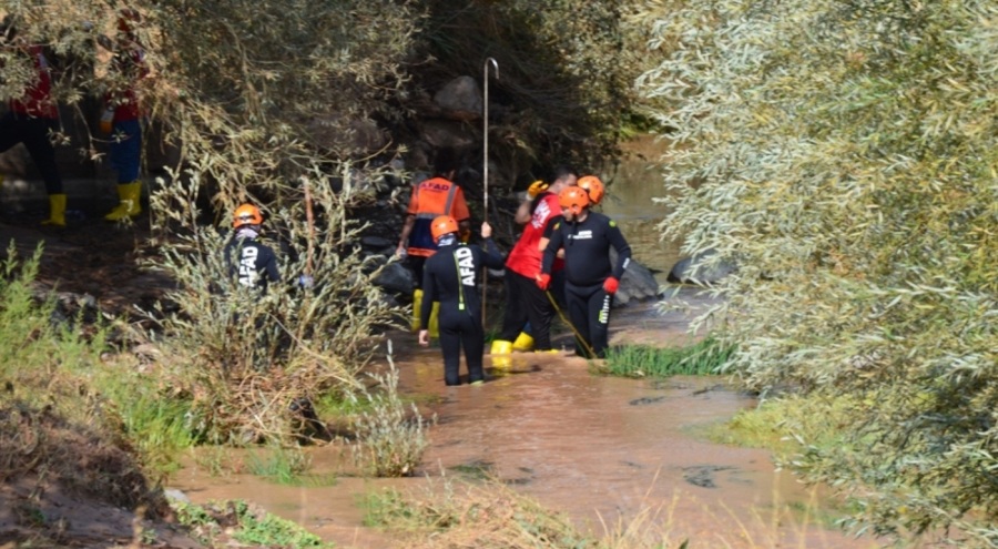 Selde kaybolan Asel bebek aranıyor