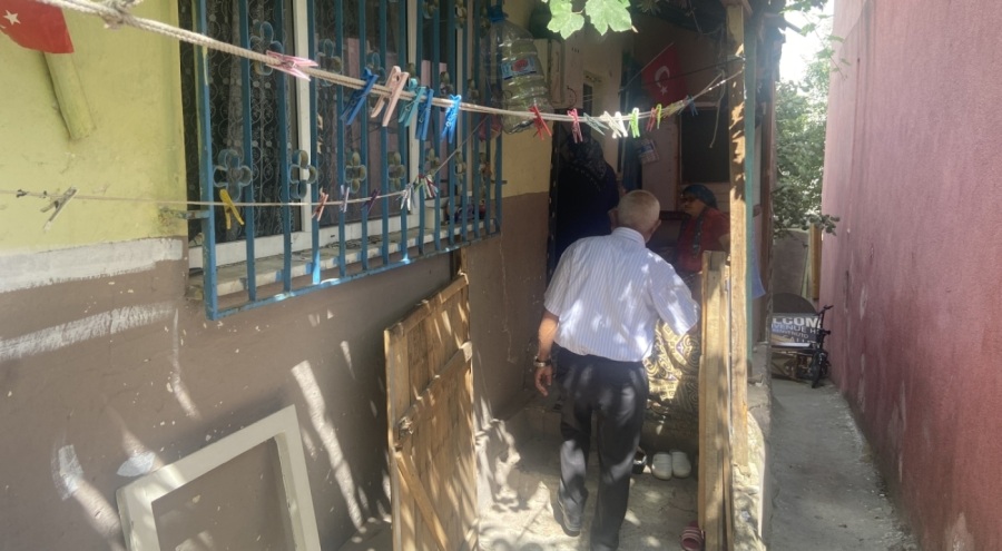 Sahte kargocuyla gelen çaydanlık yüzünden evini kaybetti!