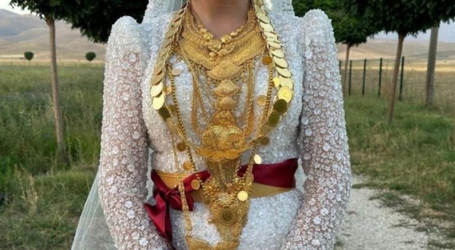 Aşiret düğününde gelin ve damat altına boğuldu!