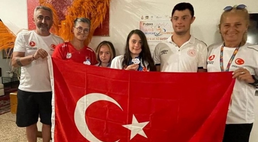 Down sendromlu milli yüzücü Ada'dan İtalya'da dünya rekoru