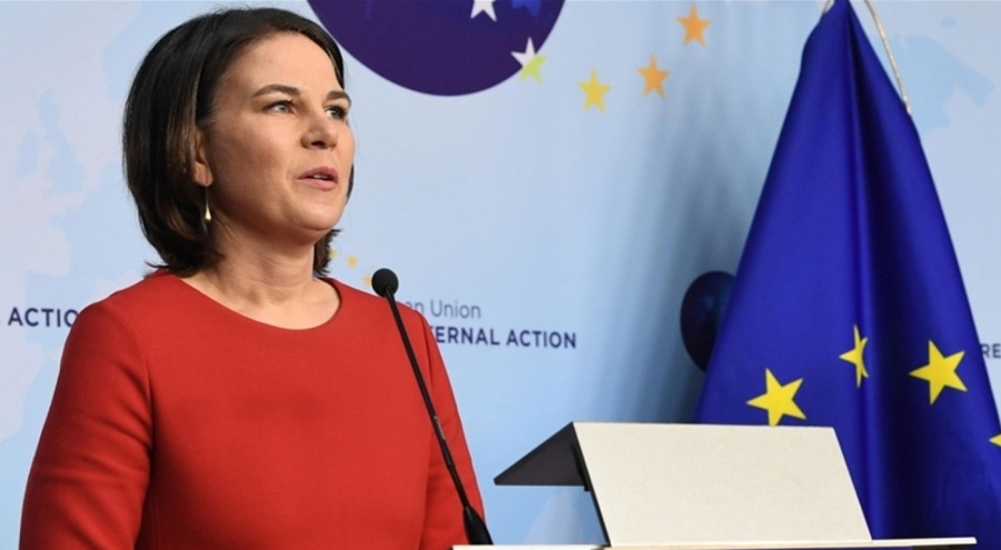 Almanya Dışişleri Bakanı'ndan Alman otomobil üreticilerine uyarı