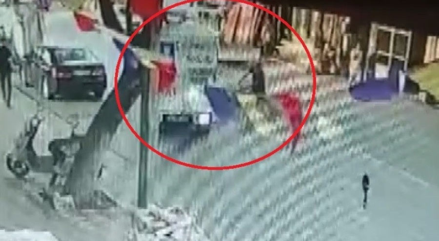 Bursa'da akülü bisiklet ile kamyonet çarpıştı!