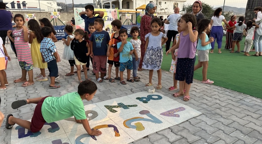 Bursa'da afetzede çocuklara moral