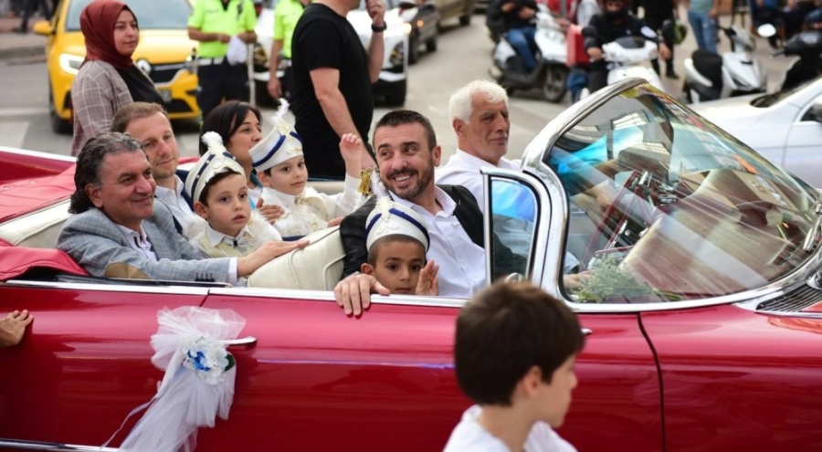 Bursa'da coşkulu sünnet töreni