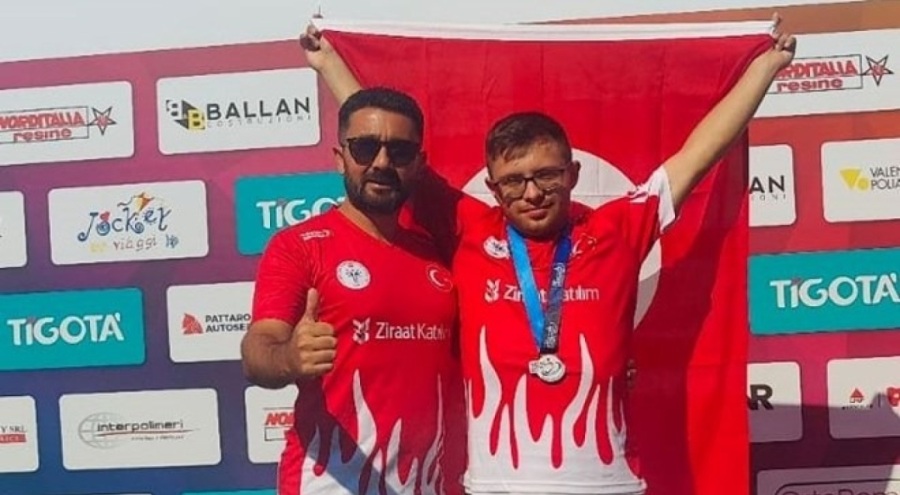 Milli atlet Emirhan Akçakoca'dan Avrupa Şampiyonası'nda dünya rekoru