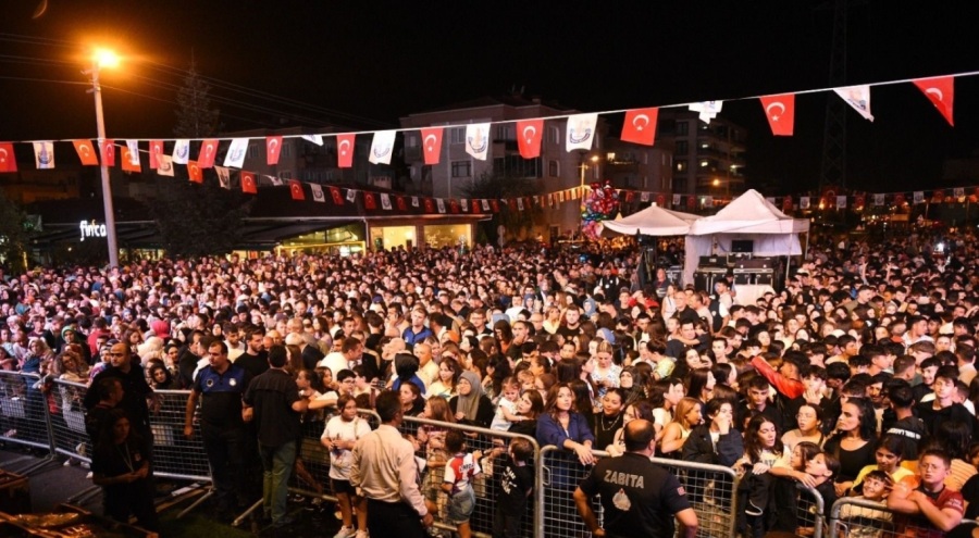 Yenişehir Biber Festivali'nde Hakan Altun ve Merve Özbey rüzgarı
