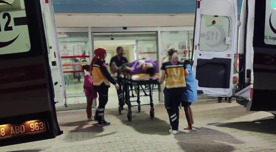 Kavşakta iki otomobil çarpıştı! 7 yaralı