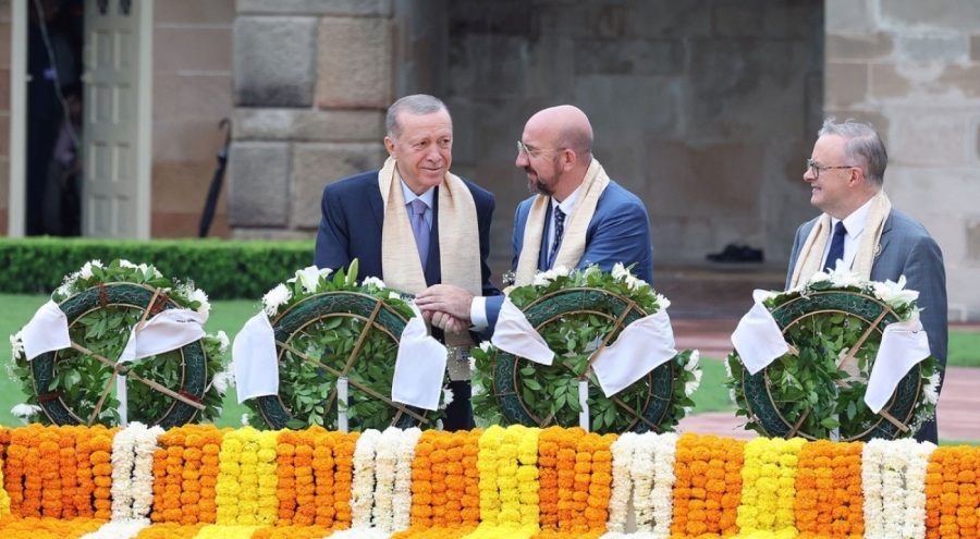 Cumhurbaşkanı Erdoğan, Gandhi'nin anıt mezarını ziyaret etti