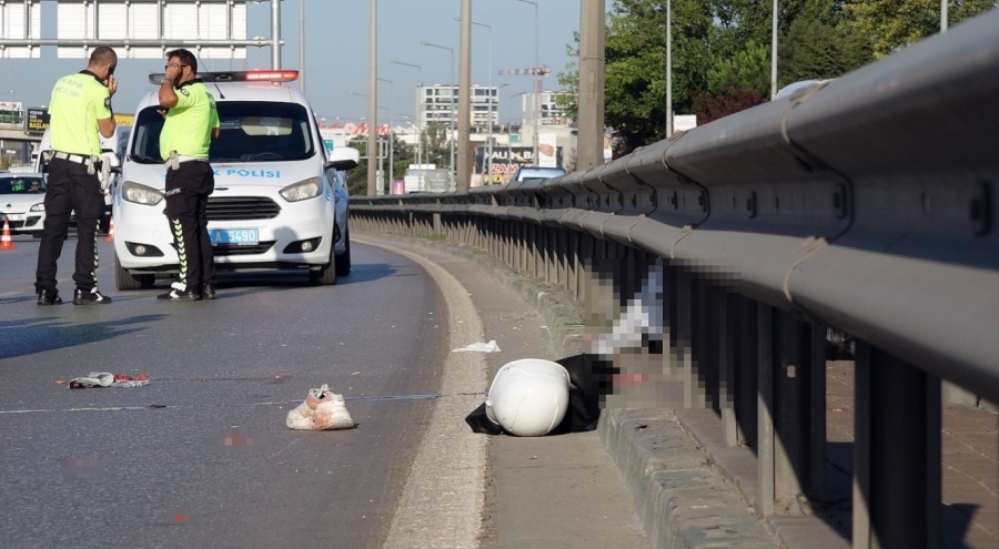 Bursa'da devrilen motosikletten fırlayan sürücü bariyerlere çarparak öldü