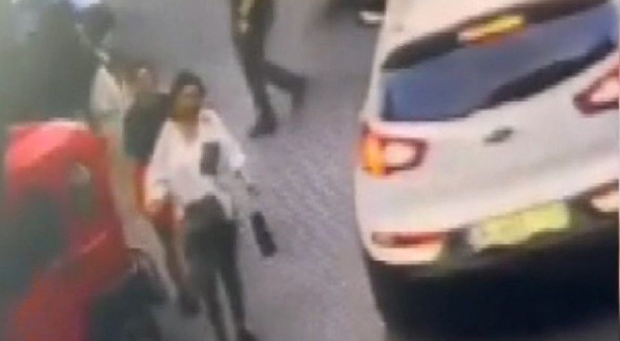 Caddede yürüyen kadını herkesin gözü önünde kaçırdılar!