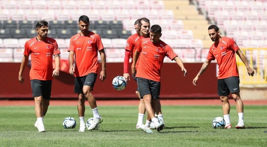 A Milli Futbol Takımı, Eskişehir'deki son antrenmanını yaptı