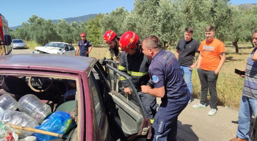 Bursa'da otomobiller kafa kafaya çarpıştı: 6 yaralı
