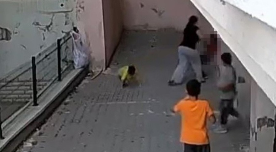 8 yaşındaki çocuğa komşusundan öldüresiye dayak!