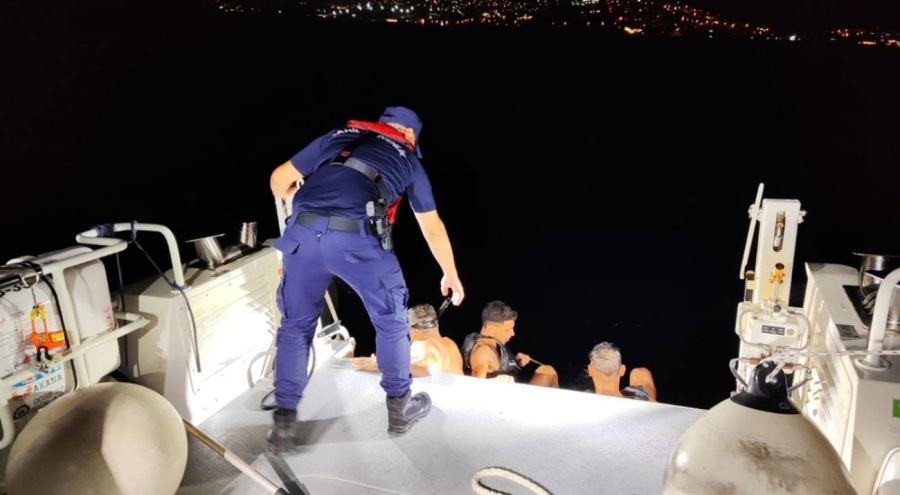 Bodrum açıklarında yüzerek yurt dışına kaçmaya çalışan 3 kişi yakalandı