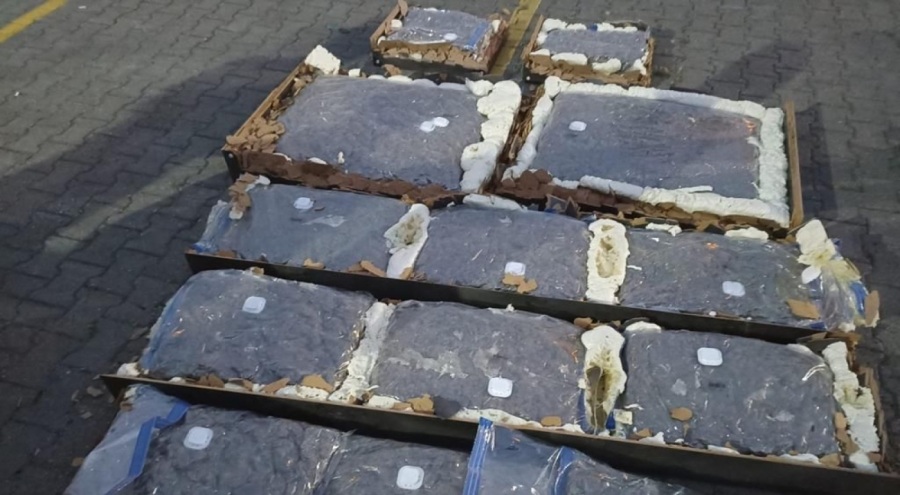 Mobilyalar arasına gizlenmiş 46 kilogram uyuşturucu ele geçirildi