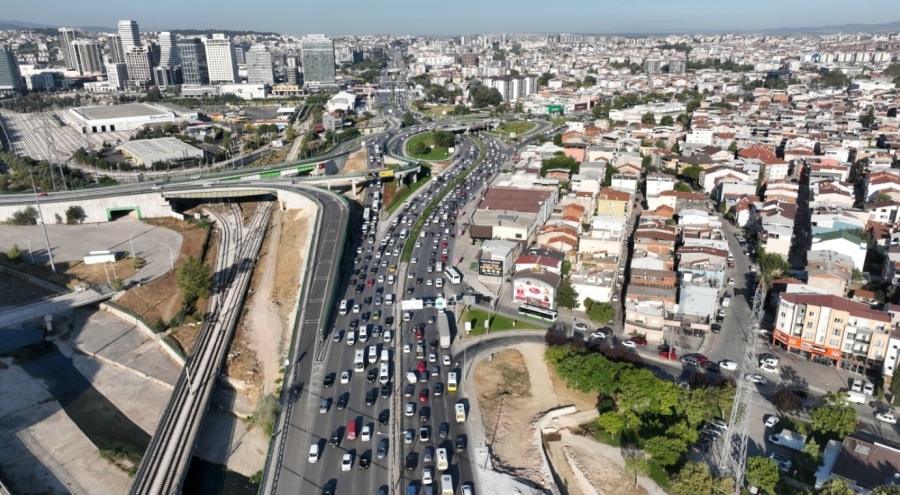 Bursa'da okulların ilk günü trafikte yoğunluk!