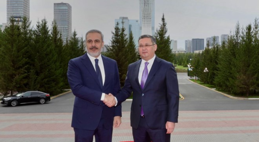 Bakan Fidan Kazakistan'da mevkidaşı ile bir araya geldi
