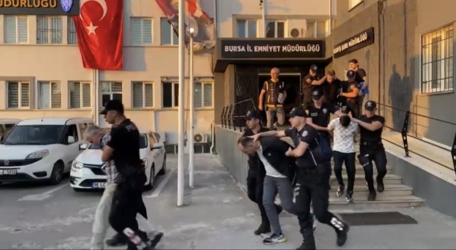 Bursa'da gece kulübündeki silahlı saldırıda kaçan şüpheli Eskişehir'de yakalandı